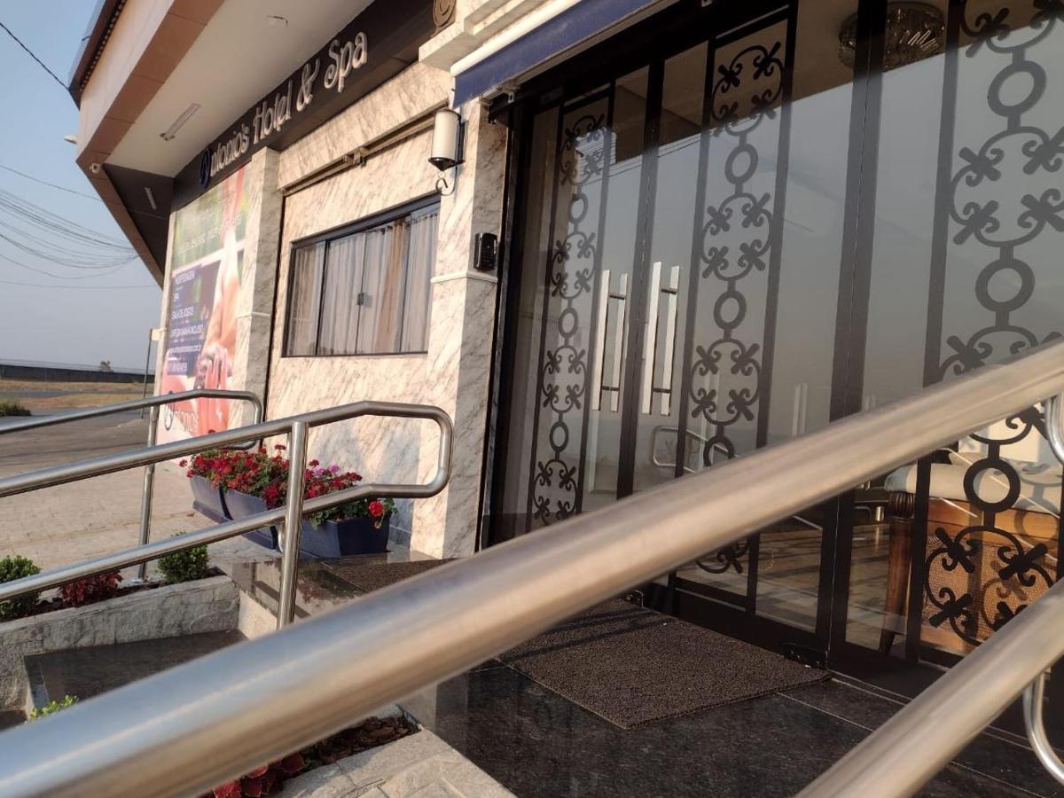 Antonio's E - Airport Hotel