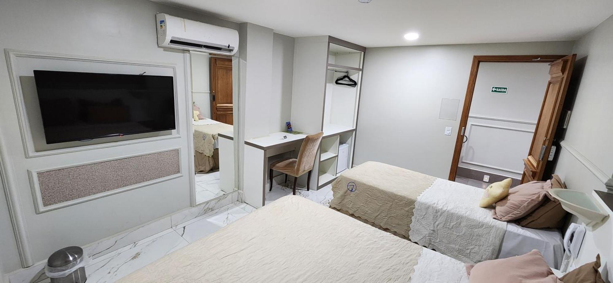 Antonio's E - Airport Hotel