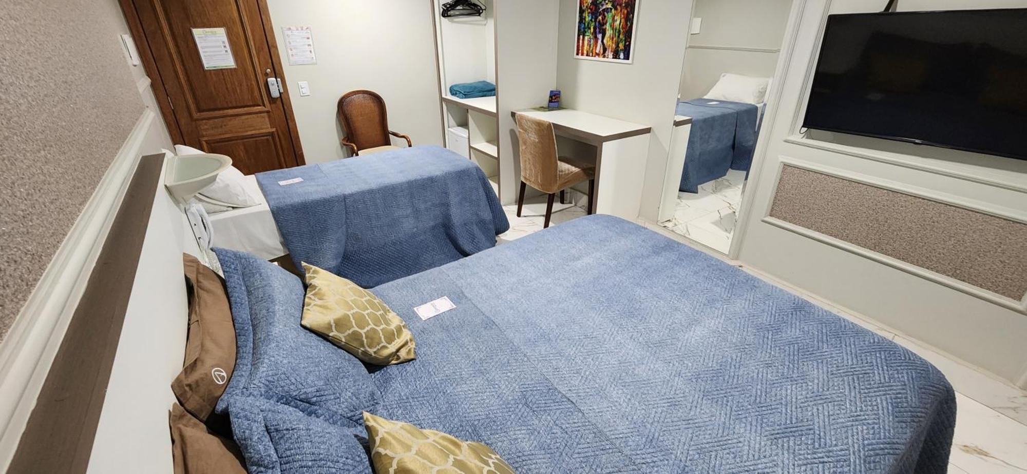 Antonio's E - Airport Hotel
